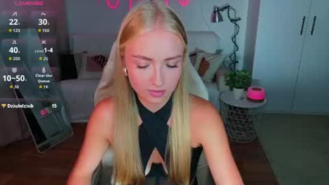 Snapshot of blonde_vibe chatting on July 2026 02:54:01 PM Nessa online show from July 2026 02:54:01 PM