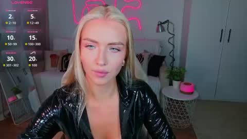 Snapshot of blonde_vibe chatting on August 2026 12:41:01 PM Nessa online show from August 2026 12:41:01 PM