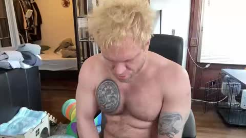 blondebluebear online show from February 2026 01:20:01 PM