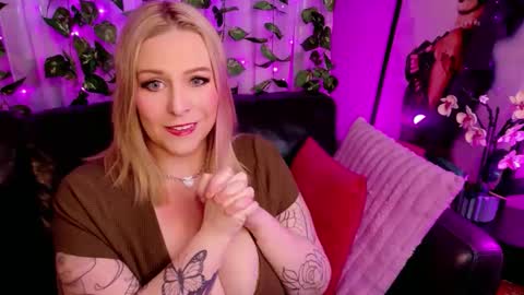 Snapshot of blondejj chatting on November 2025 05:24:02 PM JJ online show from November 2025 05:24:02 PM