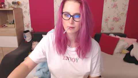Snapshot of blondenatasha chatting on February 2025 07:54:01 PM Natasha online show from February 2025 07:54:01 PM