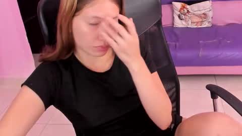 Snapshot of blondie_dirty_squirt chatting on June 2026 11:47:01 AM blondie_dirty_squirt online show from June 2026 11:47:01 AM