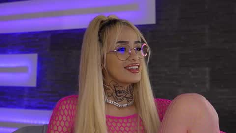 blondie_muller online show from November 2025 09:02:01 PM