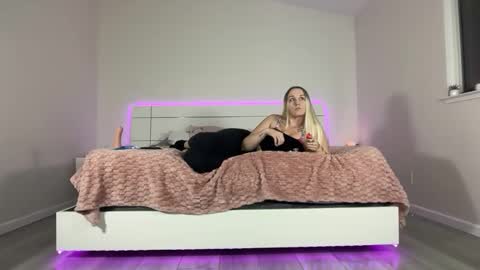 Snapshot of blondiebbgirl69 chatting on December 2025 07:48:02 AM Your bbgirl online show from December 2025 07:48:02 AM