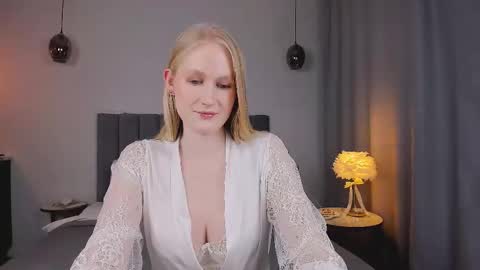 Mia online show from February 2025 03:03:02 PM