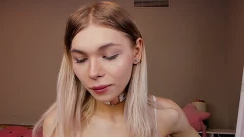 Snapshot of blondy_fina chatting on May 2026 05:02:01 AM blondy_fina online show from May 2026 05:02:01 AM