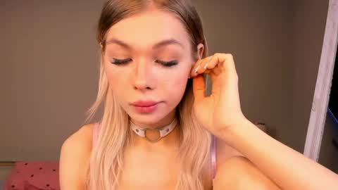 Snapshot of blondy_fina chatting on May 2026 04:53:02 AM blondy_fina online show from May 2026 04:53:02 AM