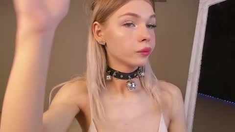 Snapshot of blondy_fina chatting on May 2026 04:41:01 AM blondy_fina online show from May 2026 04:41:01 AM