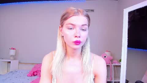 Snapshot of blondy_fina chatting on June 2026 05:41:02 AM blondy_fina online show from June 2026 05:41:02 AM