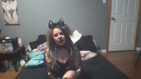 bloodmoonwolfie88 online show from September 2025 06:52:02 PM