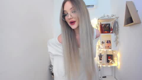 Snapshot of bloomingheart chatting on December 2024 02:23:02 PM Sophia online show from December 2024 02:23:02 PM
