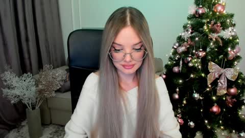Snapshot of bloomingheart chatting on December 2024 03:00:02 AM Sophia online show from December 2024 03:00:02 AM