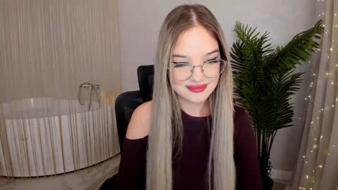 Snapshot of bloomingheart chatting on January 2025 06:17:02 PM Sophia online show from January 2025 06:17:02 PM