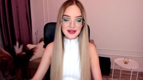 Snapshot of bloomingheart chatting on January 2025 03:00:01 AM Sophia online show from January 2025 03:00:01 AM