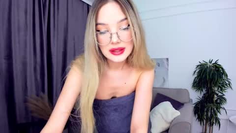 Snapshot of bloomingheart chatting on February 2025 02:42:01 PM Sophia online show from February 2025 02:42:01 PM