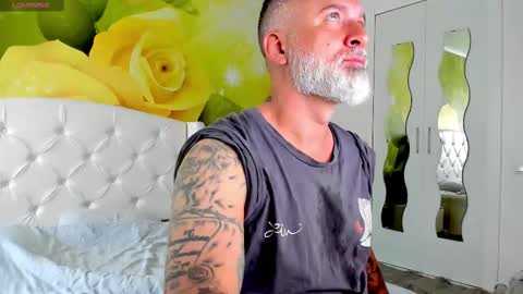 Nico online show from November 2025 08:15:02 AM