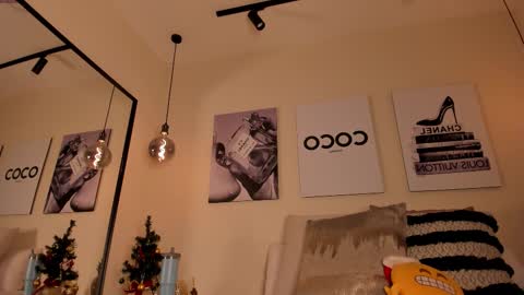 blue_anngel online show from December 2025 02:40:01 AM