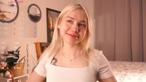 Adeline online show from November 2025 07:41:02 AM