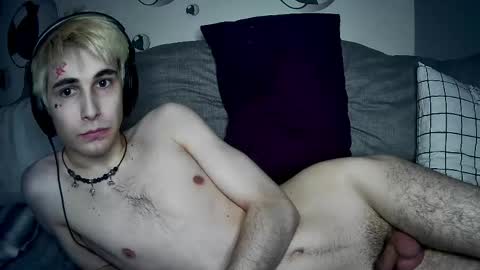 Snapshot of blue_w0rld chatting on April 2026 03:34:01 PM SONNYVAN online show from April 2026 03:34:01 PM