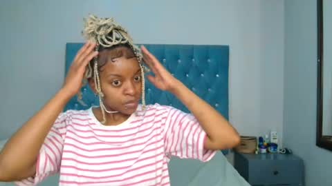 Snapshot of bluedi622952 chatting on June 2026 06:32:02 AM Tee online show from June 2026 06:32:02 AM