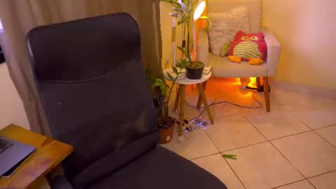 Snapshot of blueflora chatting on June 2026 03:00:02 PM FLORAA online show from June 2026 03:00:02 PM