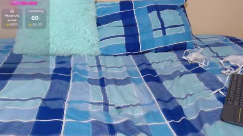 Snapshot of blueviolette chatting on March 2025 04:17:01 PM Violette 3 online show from March 2025 04:17:01 PM