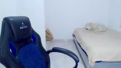 Snapshot of blumbum chatting on October 2025 11:57:02 PM Hey guysI am BrendaWelcome my room online show from October 2025 11:57:02 PM