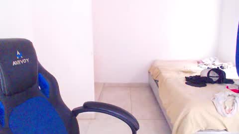 Snapshot of blumbum chatting on October 2025 08:08:02 PM Hey guysI am BrendaWelcome my room online show from October 2025 08:08:02 PM