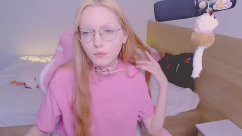 Snapshot of blush_alert chatting on June 2026 09:00:01 AM Diana online show from June 2026 09:00:01 AM