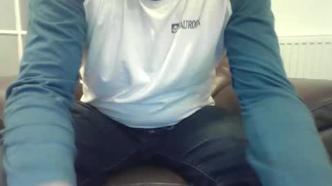 bobby_113 online show from April 2026 07:32:01 PM