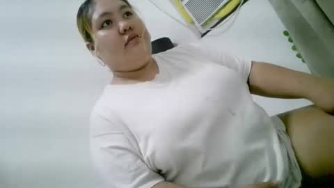 Snapshot of bombastic_darla chatting on September 2025 11:59:01 PM bombastic_darla online show from September 2025 11:59:01 PM