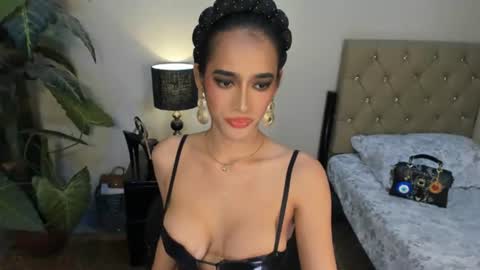 bombshelllaurax online show from January 2026 12:09:02 PM