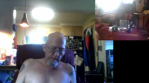 Snapshot of bongfellatio chatting on June 2026 08:55:02 PM Bong Fellatio online show from June 2026 08:55:02 PM