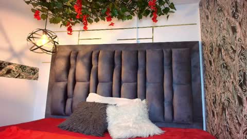 BONIE WILLS online show from April 2026 12:02:01 PM