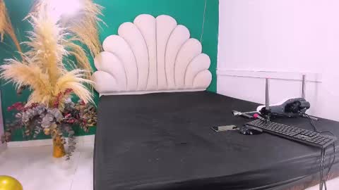 bonieklent online show from February 2025 04:15:01 AM