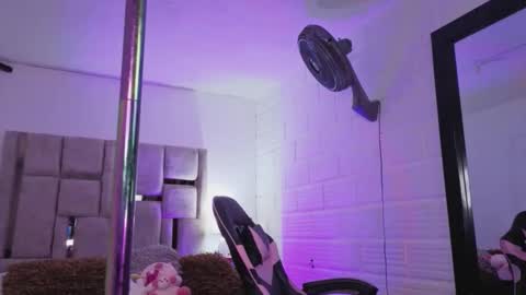 Bonnie Anderson  online show from November 2025 09:58:01 PM