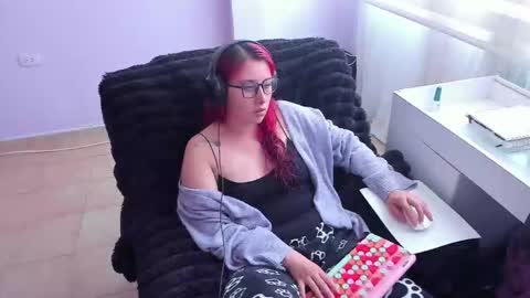 Snapshot of bonnie_moon_ chatting on October 2025 06:05:01 PM Bonnie Help me reach 500 likes online show from October 2025 06:05:01 PM