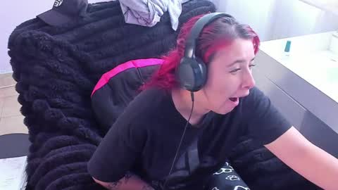 Snapshot of bonnie_moon_ chatting on October 2025 05:12:02 PM Bonnie Help me reach 500 likes online show from October 2025 05:12:02 PM