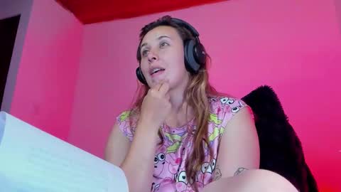 Bonnie Help me reach 500 likes online show from January 2026 11:41:02 PM