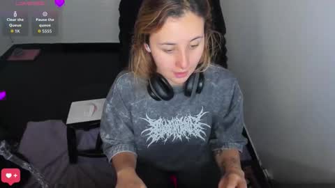 Bonnie Help me reach 500 likes online show from February 2026 09:19:01 PM