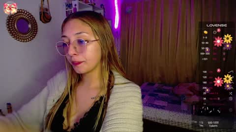 Snapshot of bonny_clyde_xx_ chatting on December 2024 06:07:02 AM Soffy Brooks Independent model online show from December 2024 06:07:02 AM