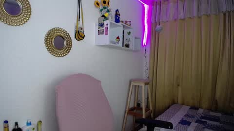 Snapshot of bonny_clyde_xx_ chatting on January 2025 04:12:01 AM Soffy Brooks Independent model online show from January 2025 04:12:01 AM