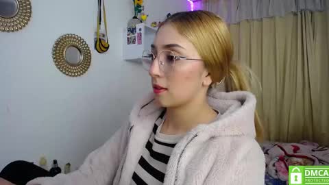 Snapshot of bonny_clyde_xx_ chatting on February 2025 06:09:02 AM Soffy Brooks Independent model online show from February 2025 06:09:02 AM
