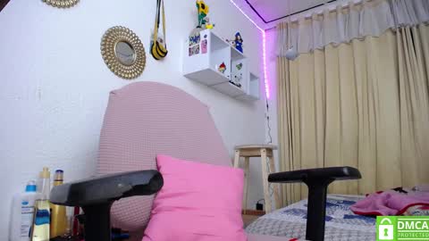 Snapshot of bonny_clyde_xx_ chatting on February 2025 12:01:02 PM Soffy Brooks Independent model online show from February 2025 12:01:02 PM