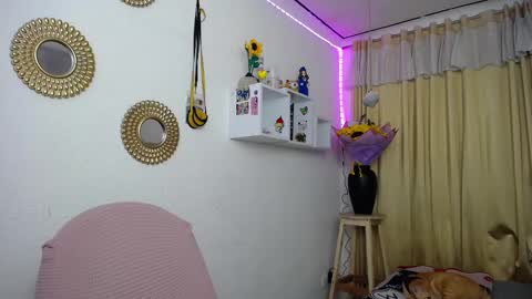 Snapshot of bonny_clyde_xx_ chatting on March 2025 03:17:01 AM Soffy Brooks Independent model online show from March 2025 03:17:01 AM