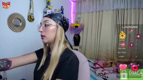 Snapshot of bonny_clyde_xx_ chatting on March 2025 04:10:01 AM Soffy Brooks Independent model online show from March 2025 04:10:01 AM