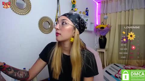 Snapshot of bonny_clyde_xx_ chatting on March 2025 07:15:01 AM Soffy Brooks Independent model online show from March 2025 07:15:01 AM