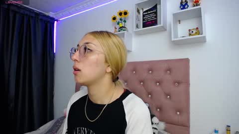 Snapshot of bonny_clyde_xx_ chatting on September 2025 07:46:02 AM Soffy Brooks Independent model online show from September 2025 07:46:02 AM