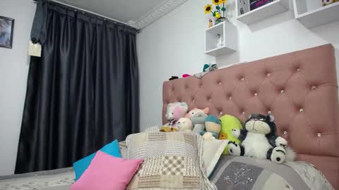 Snapshot of bonny_clyde_xx_ chatting on October 2025 04:10:01 AM Soffy Brooks Independent model online show from October 2025 04:10:01 AM