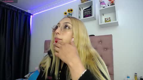 Snapshot of bonny_clyde_xx_ chatting on October 2025 05:07:02 AM Soffy Brooks Independent model online show from October 2025 05:07:02 AM